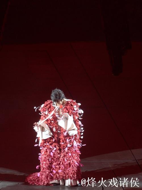 18记三分掀狂潮！ 首钢园主场表演燃情上演！