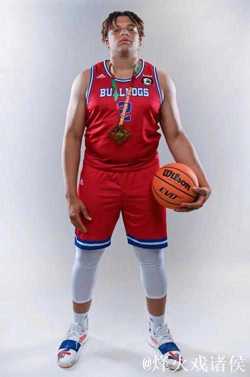 上海队新领袖强势登场,大外援洛夫顿闪耀全场 上海队新领袖强势登场,大外援洛夫顿闪耀全场