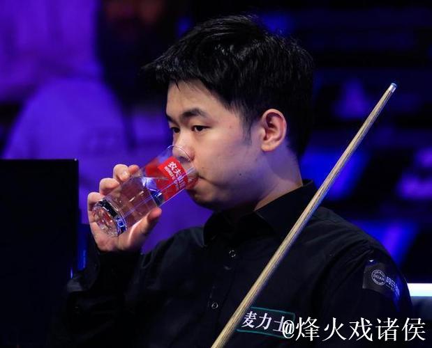 袁思俊2025单局限时赛逆袭表演,精彩杆法晋级16强 袁思俊2025单局限时赛逆袭表演,精彩杆法晋级16强