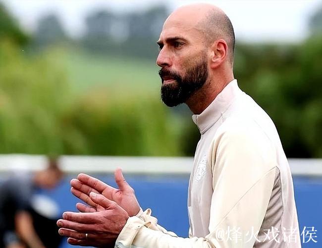 蓝桥传奇!阿根廷门将从球员到助教的辉煌冠军之路 蓝桥传奇!阿根廷门将从球员到助教的辉煌冠军之路