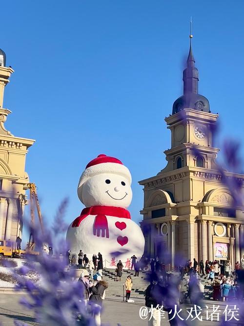 雪国降临陆家嘴中心！与超大雪人乐享冬日